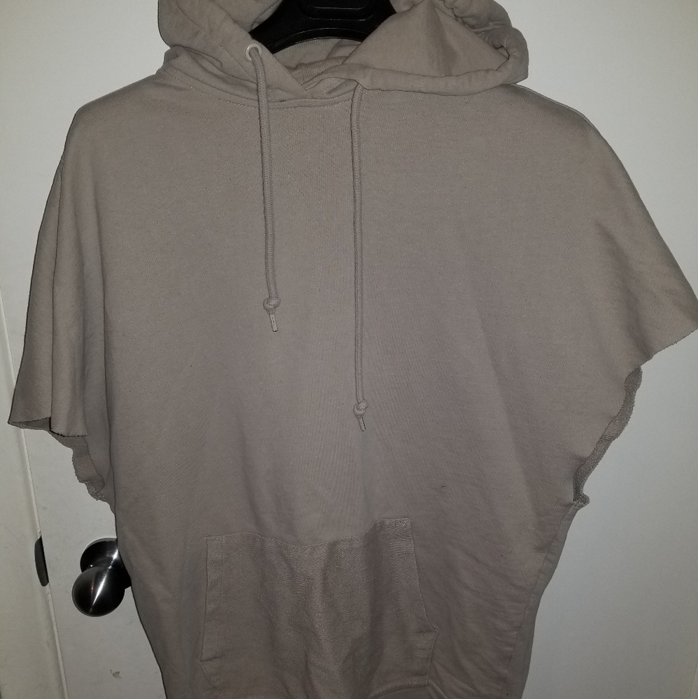 SLEEVELESS HOODY IN CREAM COLOUR